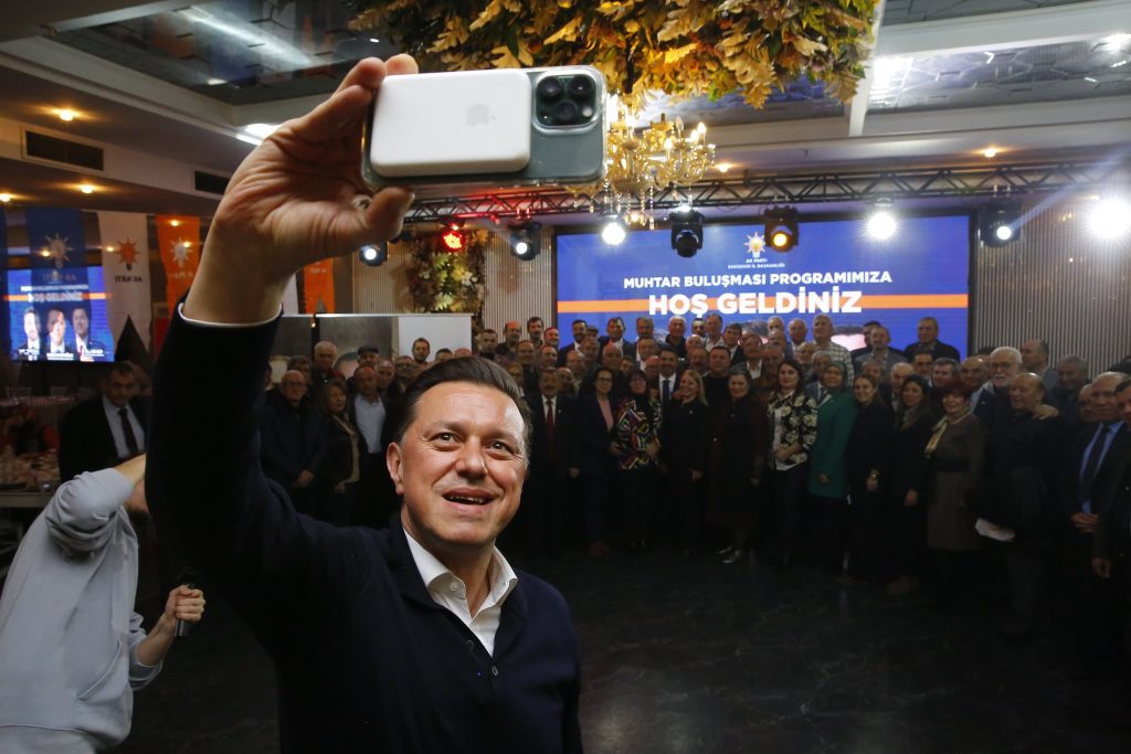 Hatipoğlu muhtarlarla akşam yemeğinde buluştu