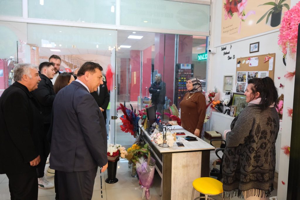 Özkan Alp’ten esnaf ziyareti