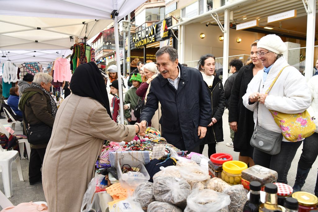 Ahmet Ataç’tan üreten kadınların stantlarına ziyaret
