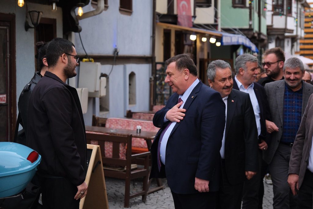 Özkan Alp: “Odunpazarı’na yakışan hizmeti yeniden getireceğiz”