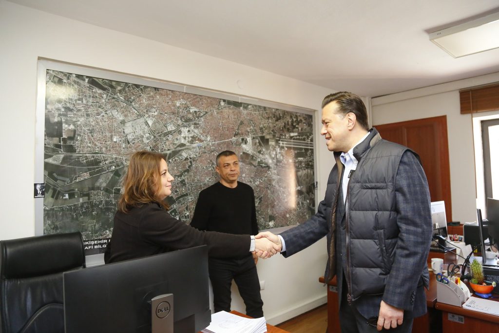 Hatipoğlu Büyükşehir Belediyesi personelini ziyaret etti