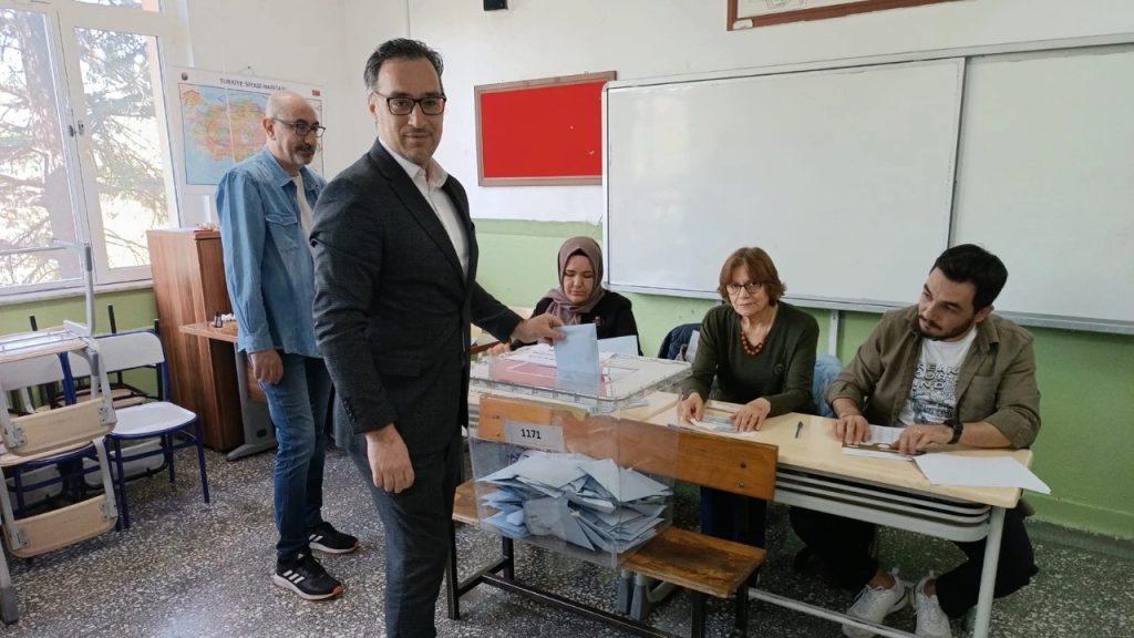 Çelik Erimez oyunu Çamlıca Ticaret Odası İlkokulu’nda kullandı