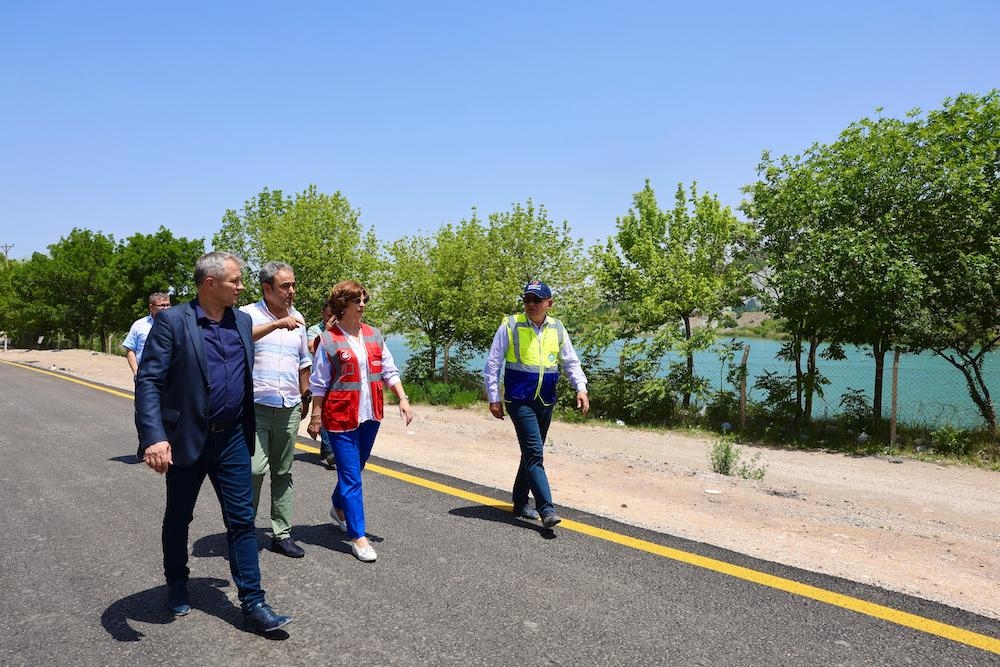 Başkan Ünlüce yol yapım çalışmalarını yerinde inceledi