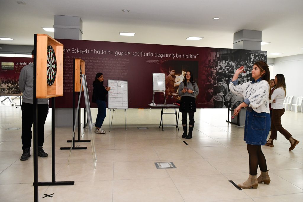 Dart turnuvasının kazananları ödüllendirildi