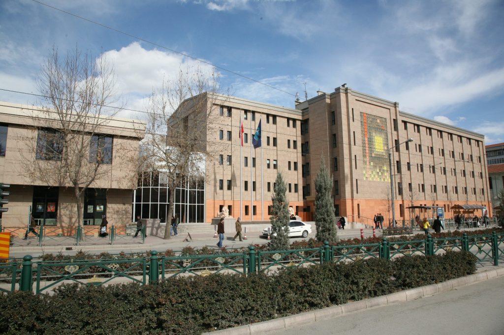 Ağaç budama çalışması nedeniyle o cadde trafiğe kapanacak!