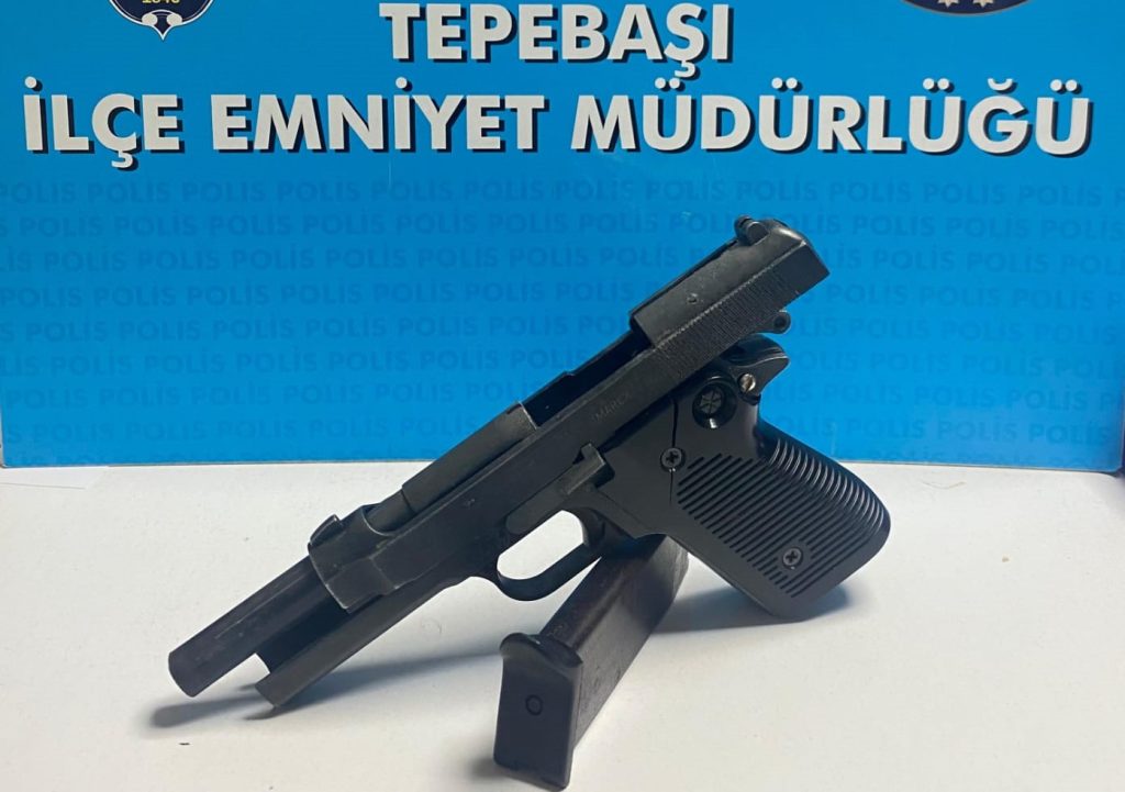 5 şüpheliden silah ve uyuşturucu madde ele geçirildi