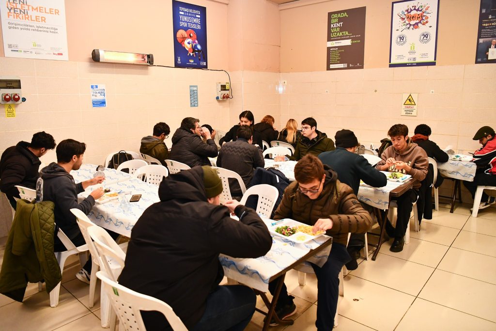 Tepebaşı’ndan öğrencilere ücretsiz sıcak yemek hizmeti
