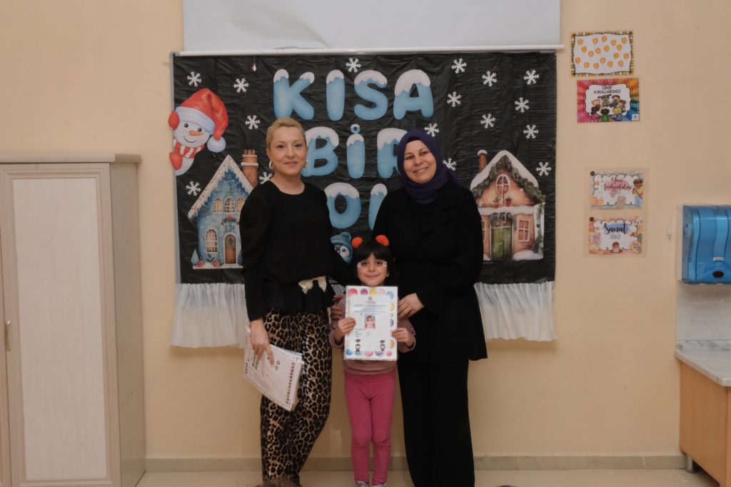 Es Çocuk Evi minikleri karnelerini aldı