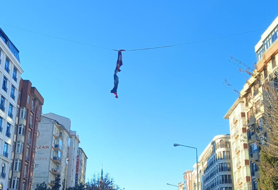 Ne olacak bu bayraklar?