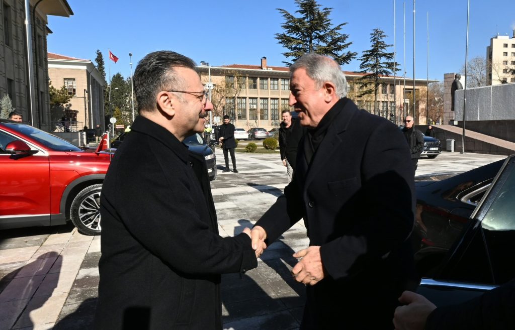 Eski Bakan Hulusi Akar Eskişehir’de