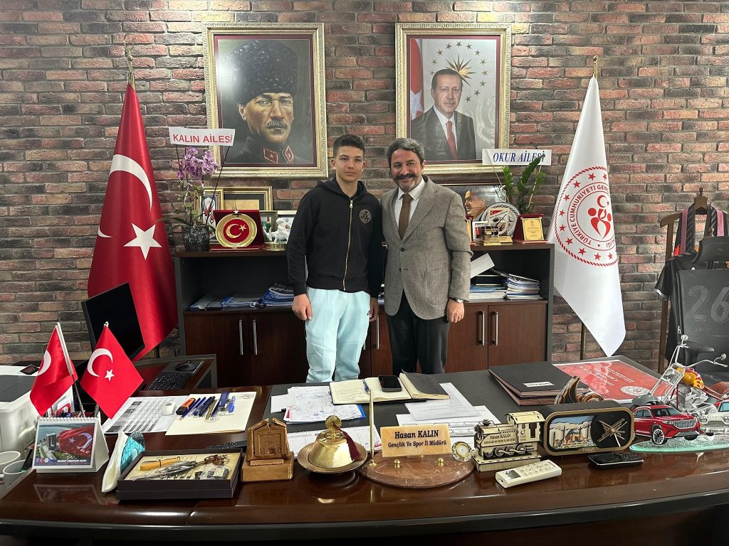 Snowboard şampiyonu Kuçbay’dan Hasan Kalın’a ziyaret