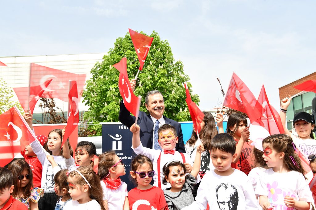 Ahmet Ataç: “Çocuklarımıza hak ettikleri sevgiyi sunmaya çalışıyoruz”