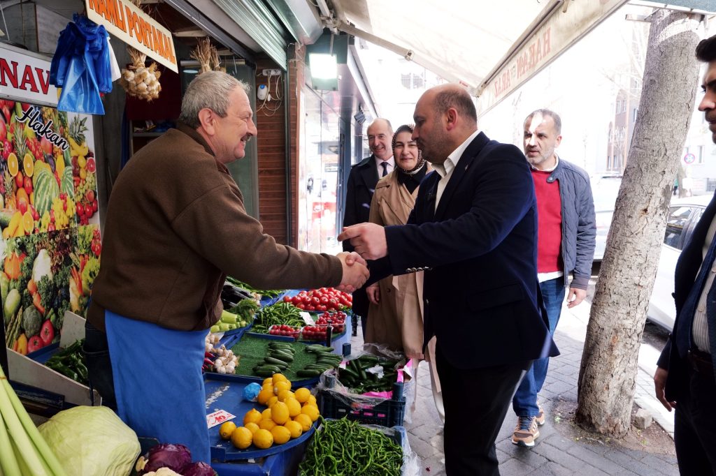 Başkan Albayrak boykota inat alışveriş yaptı