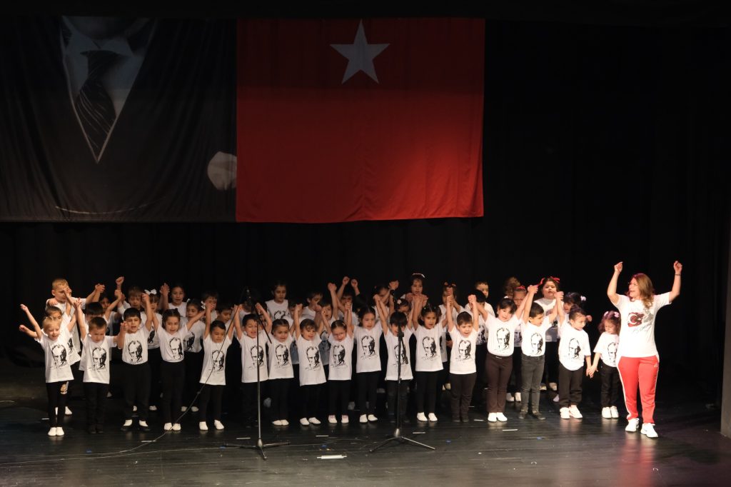 Minikler 23 Nisan’ı doyasıya kutladı