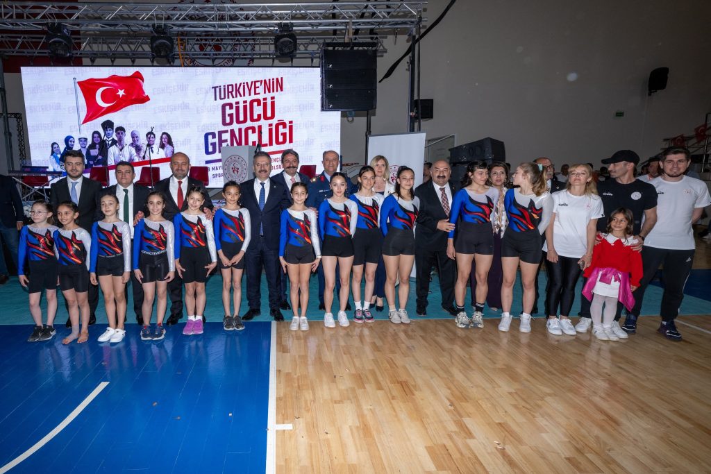 Şehit Anıl Gül Spor Salonu’nda 19 Mayıs töreni