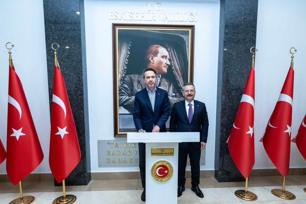 Bakan Bayraktar, Vali Aksoy’u ziyaret etti