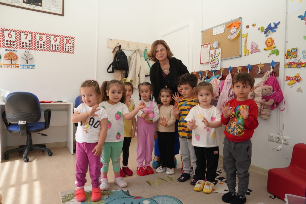 Başkan Ünlüce ESMEK’in Oyun Evlerini ziyaret etti