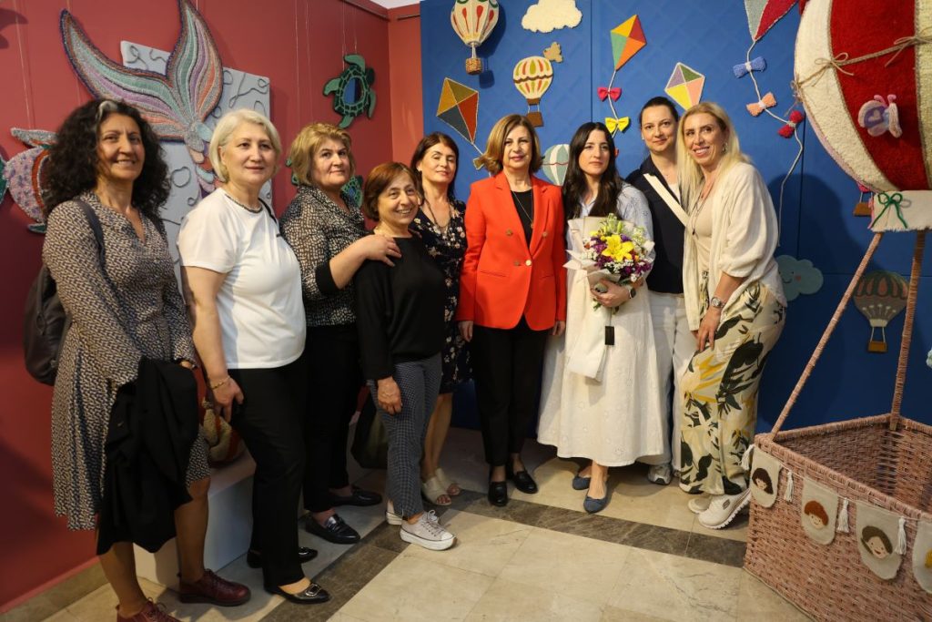 ESMEK’in “Bendeki Mavi” temalı sergisi kapılarını açtı