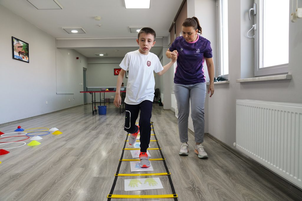 Tepebaşı’nda özel bireylere hareket eğitimi