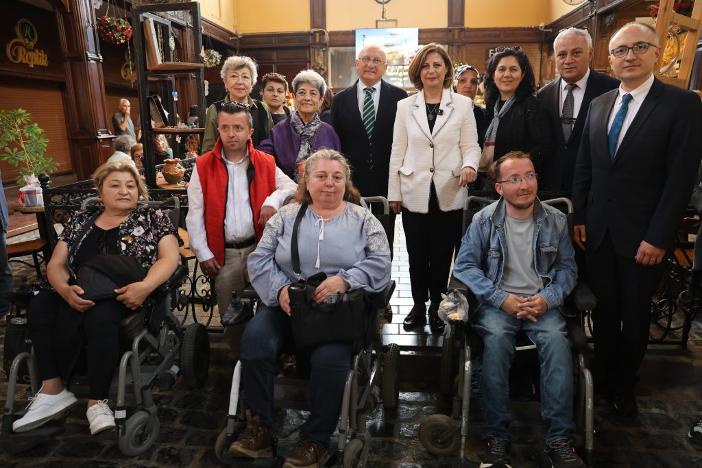 Zihinsel Engelli Gündüz Yaşam Merkezi sakinlerinden anlamlı sergi