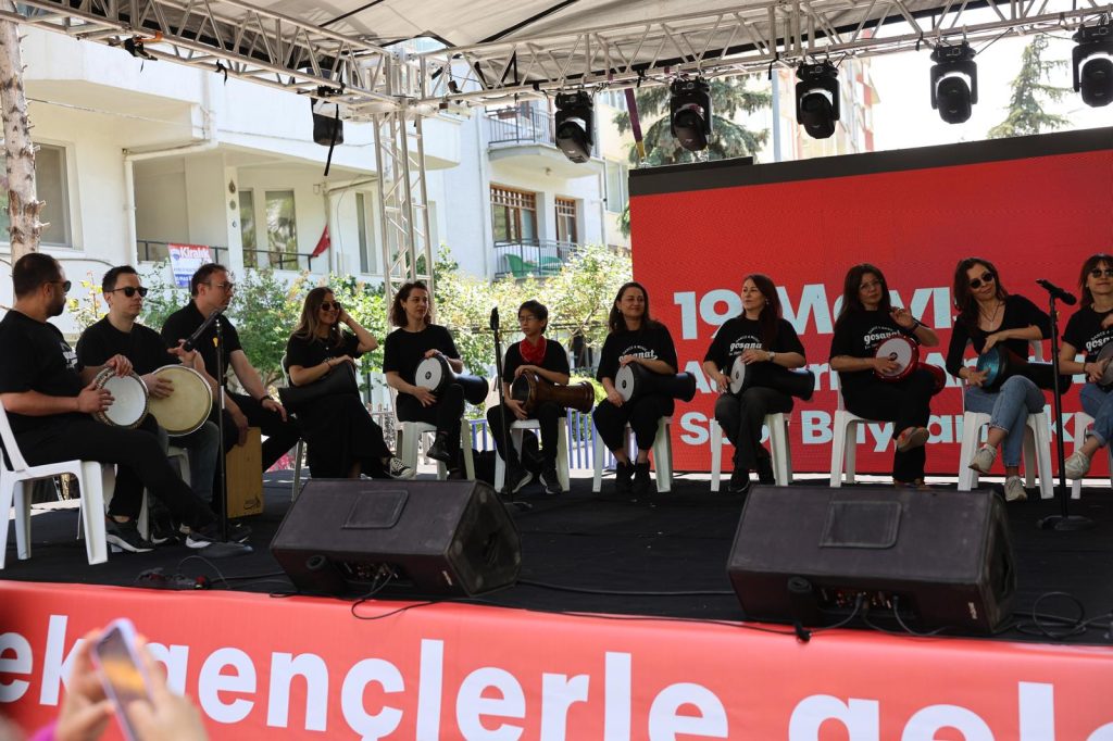 19 Mayıs’ın coşkusu sokak şenliğiyle kente yayıldı