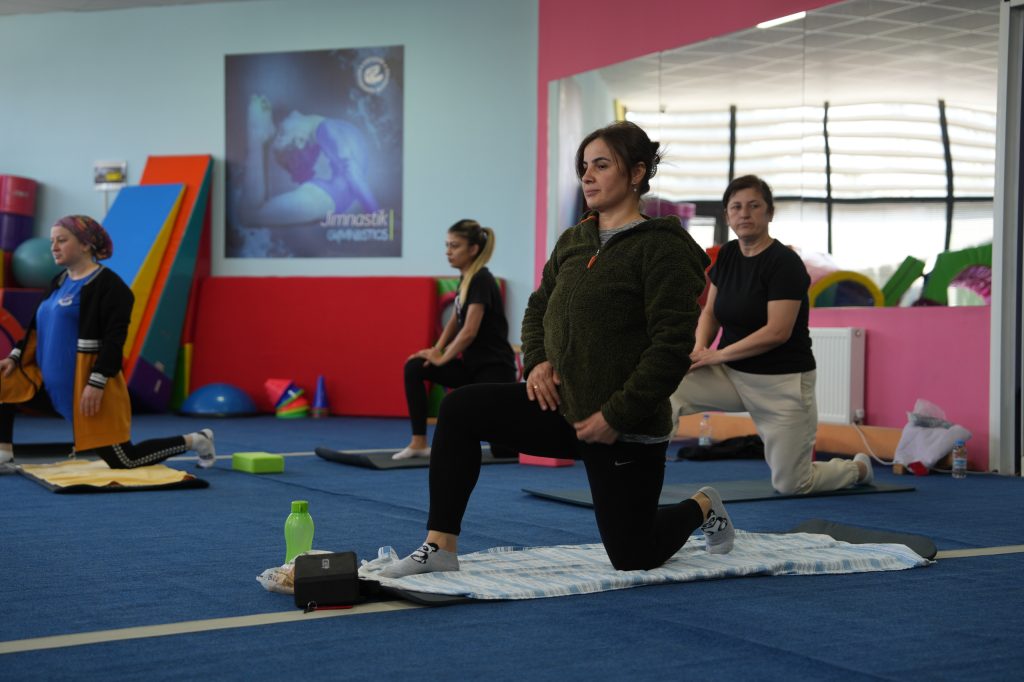 Yetişkinlere ücretsiz spor eğitimleri devam ediyor