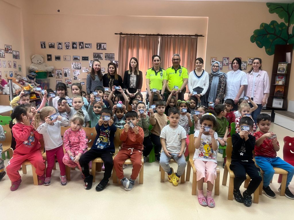 Minik öğrencilere trafik güvenliği eğitimi