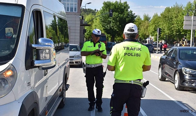 Trafik denetimlerinde 308 kişi trafikten men edildi