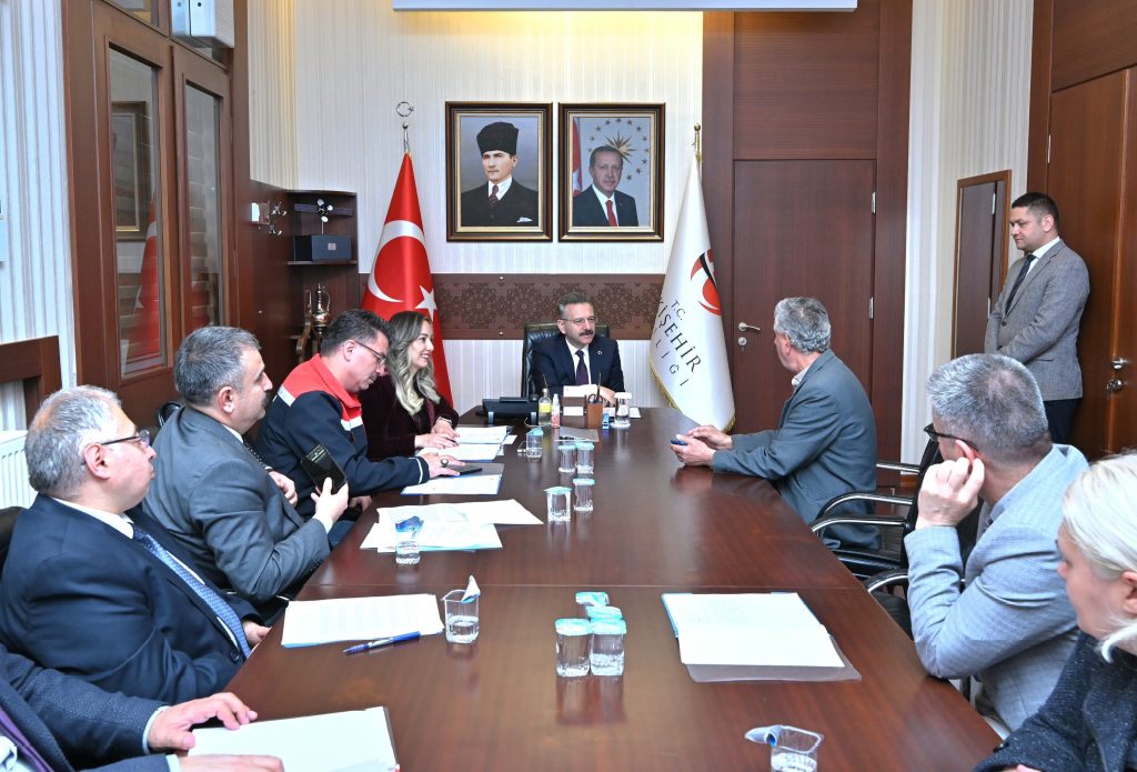 Vali Aksoy’dan Halk Günü Toplantısı