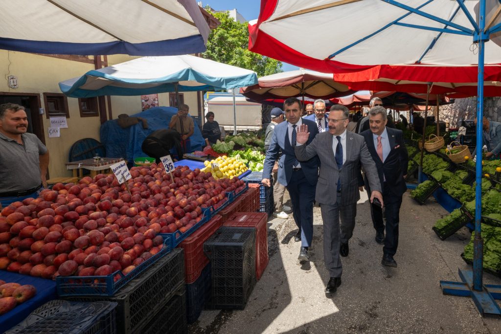 Vali Aksoy’dan semt pazarına ziyaret