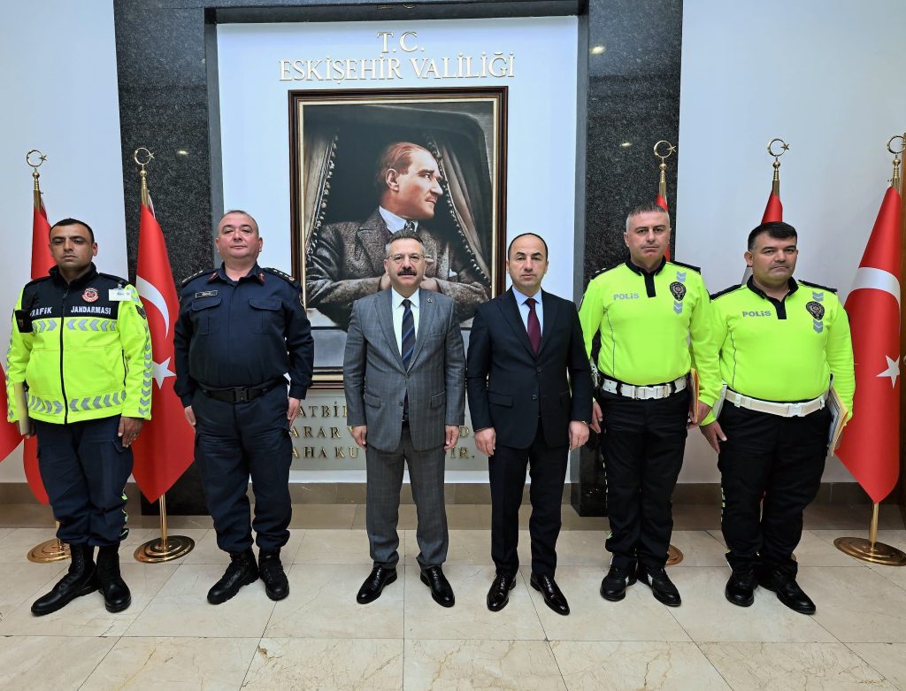 Vali Aksoy, trafik personeline başarı belgesi verdi