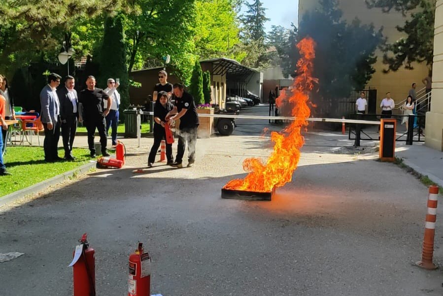 Valilik personeline yangın farkındalık eğitimi ve tatbikatı gerçekleştirildi