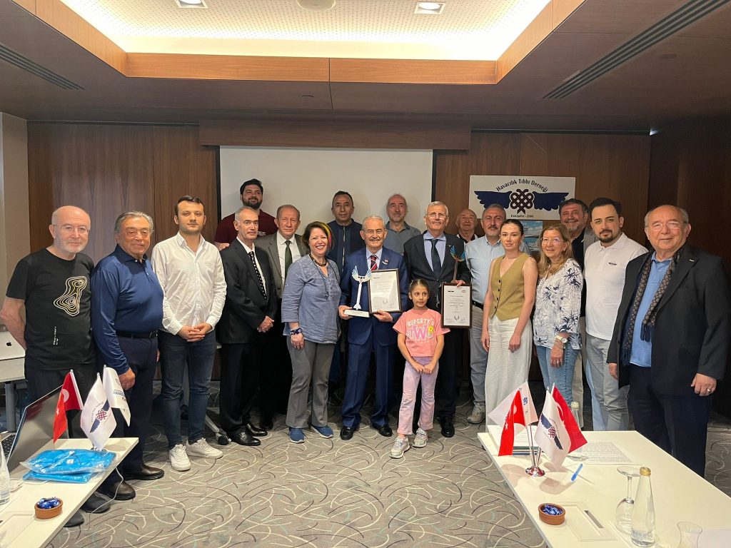 Yılmaz Büyükerşen’e anlamlı ödül