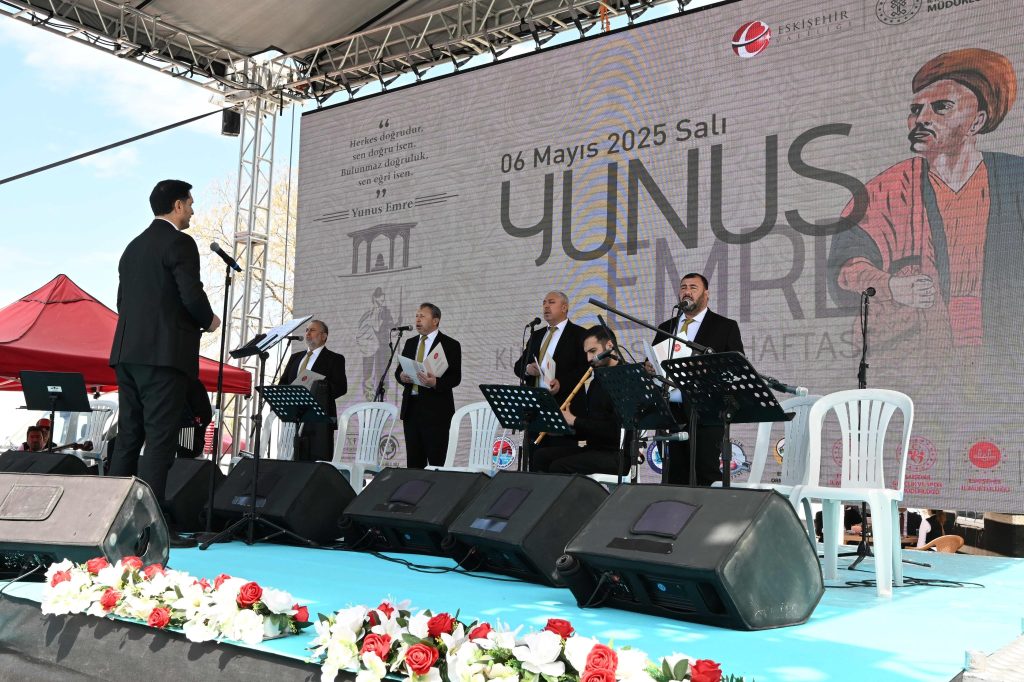 Yunus Emre kabri başında anıldı