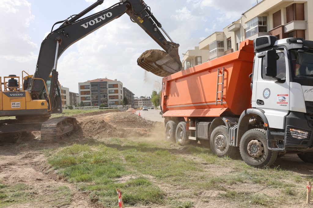 Mahalle yolları yenileniyor, ulaşım rahatlıyor