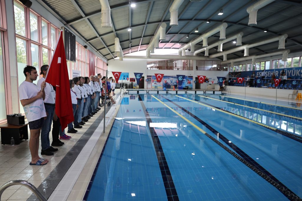 Kentpark’ta Engelsiz Kulaçlar Yüzme Yarışları düzenlendi