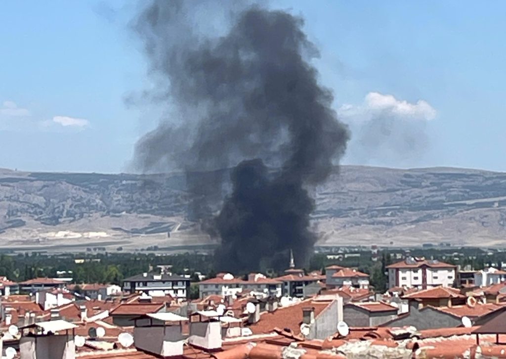 Süt fabrikasında çıkan yangında bir işçi yaralandı
