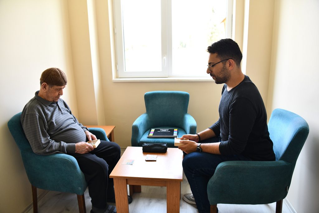 Alzheimer hastalarına dil becerisi terapileri veriliyor