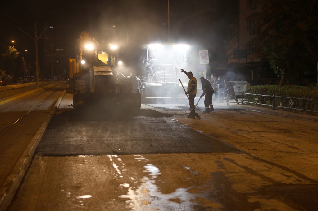 Gece yapılan yol çalışmaları başladı