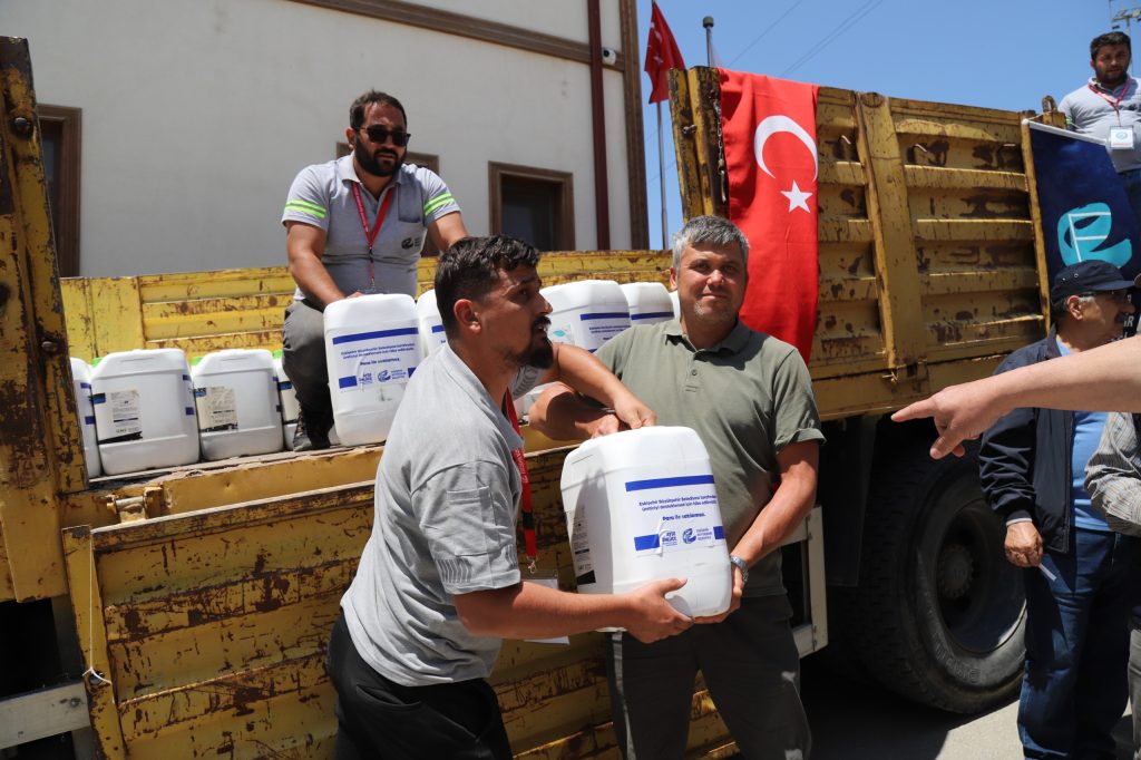 Zirai don yaşayan kiraz üreticilerine gübre desteği verildi
