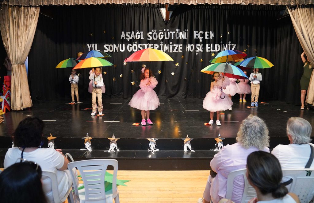 Tepebaşı miniklerinin karne sevinci