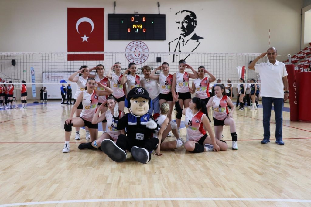 İl Emniyet Müdürlüğü voleybol turnuvası sona erdi