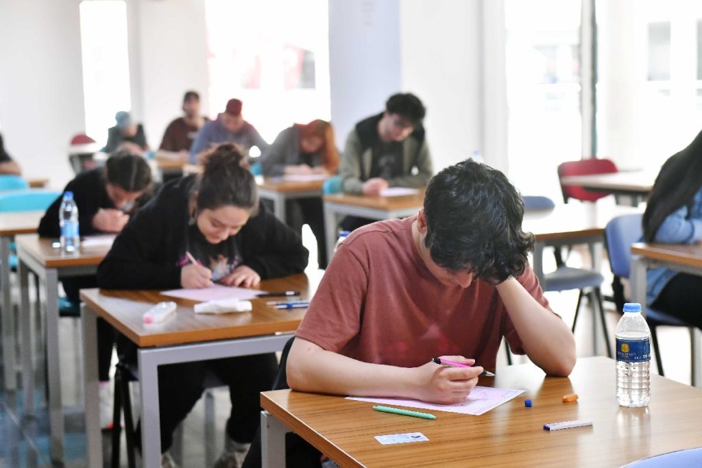 26 bin 10 öğrenci yarın YKS’de ter dökecek
