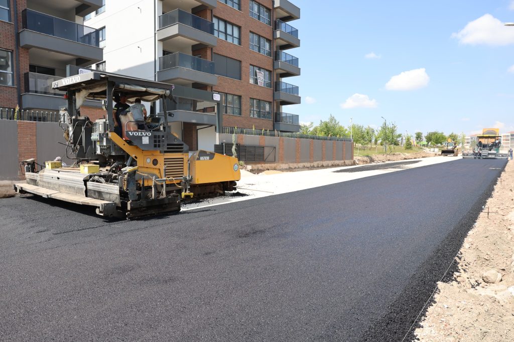 Büyükşehir yol yapım çalışmalarını sürdürüyor