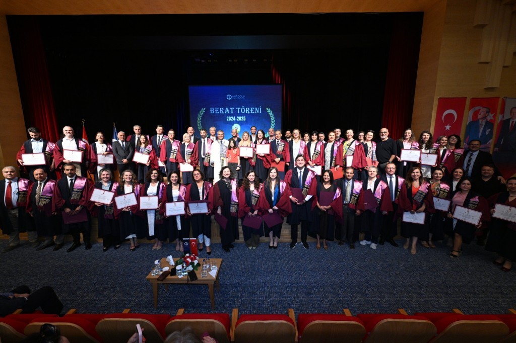 Yeni profesörler ve doçentler beratını aldı
