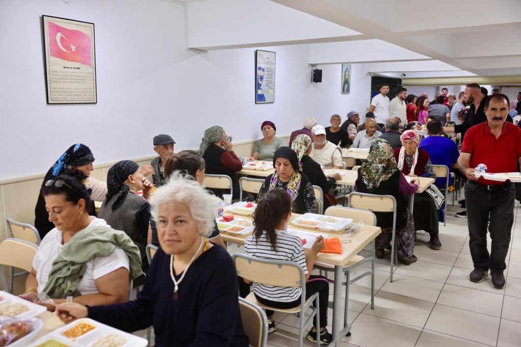 Kazım Kurt Muharrem iftarına katıldı
