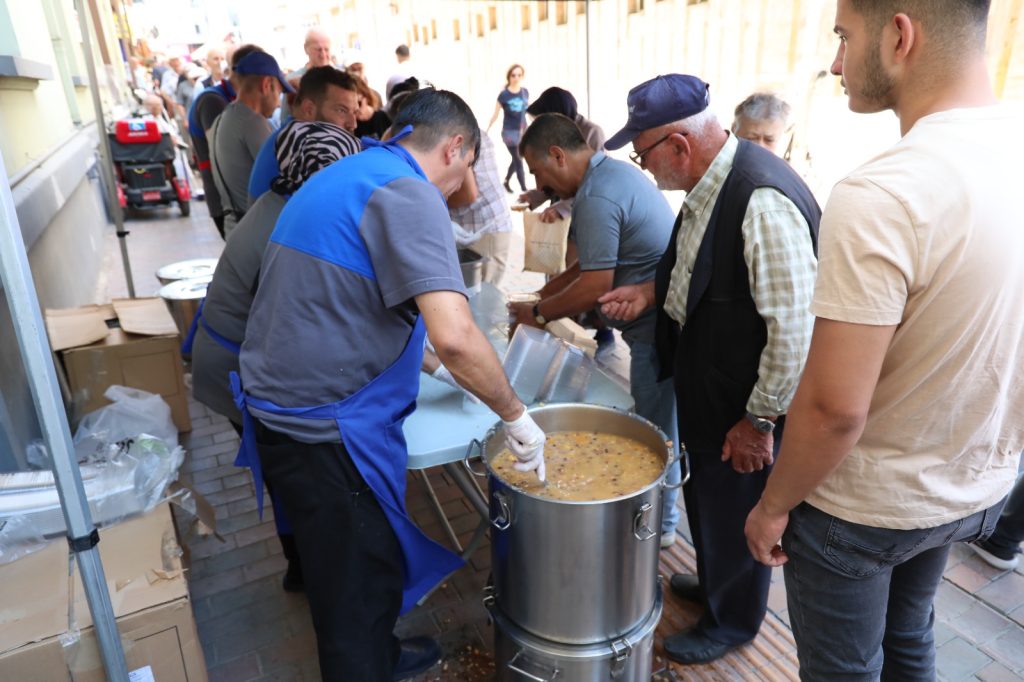 Odunpazarı’nda aşure ikramı yoğun ilgi gördü