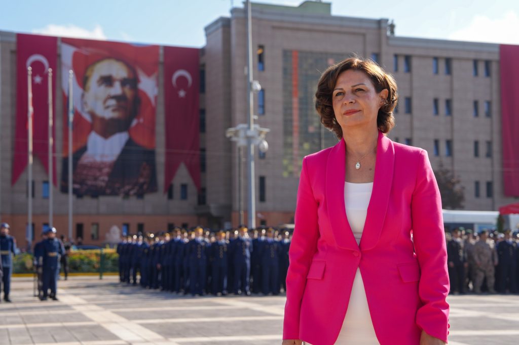 Ayşe Ünlüce: “Atatürk ilke ve devrimlerine olan bağlılığımız sarsılmazdır.”