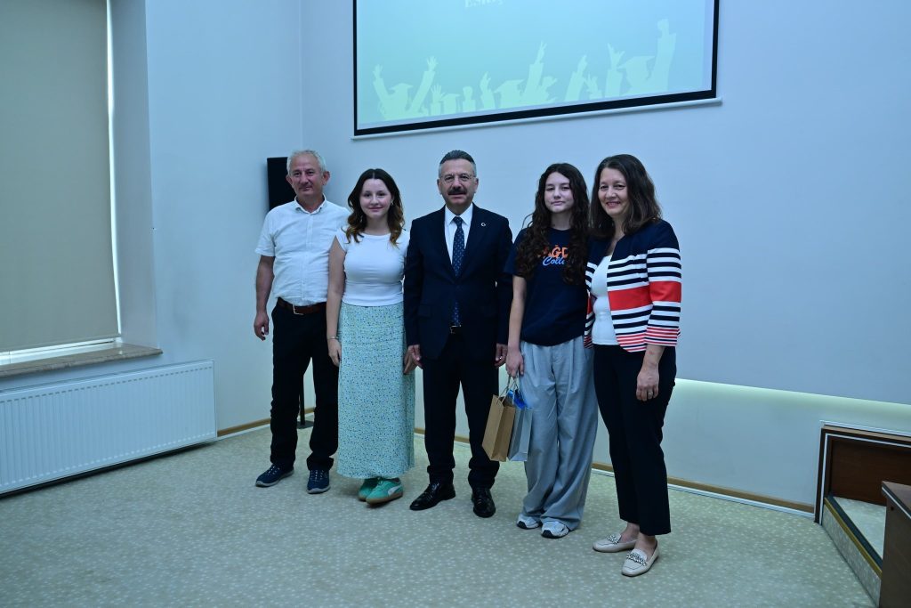 Vali Aksoy LGS birincileri ile buluştu