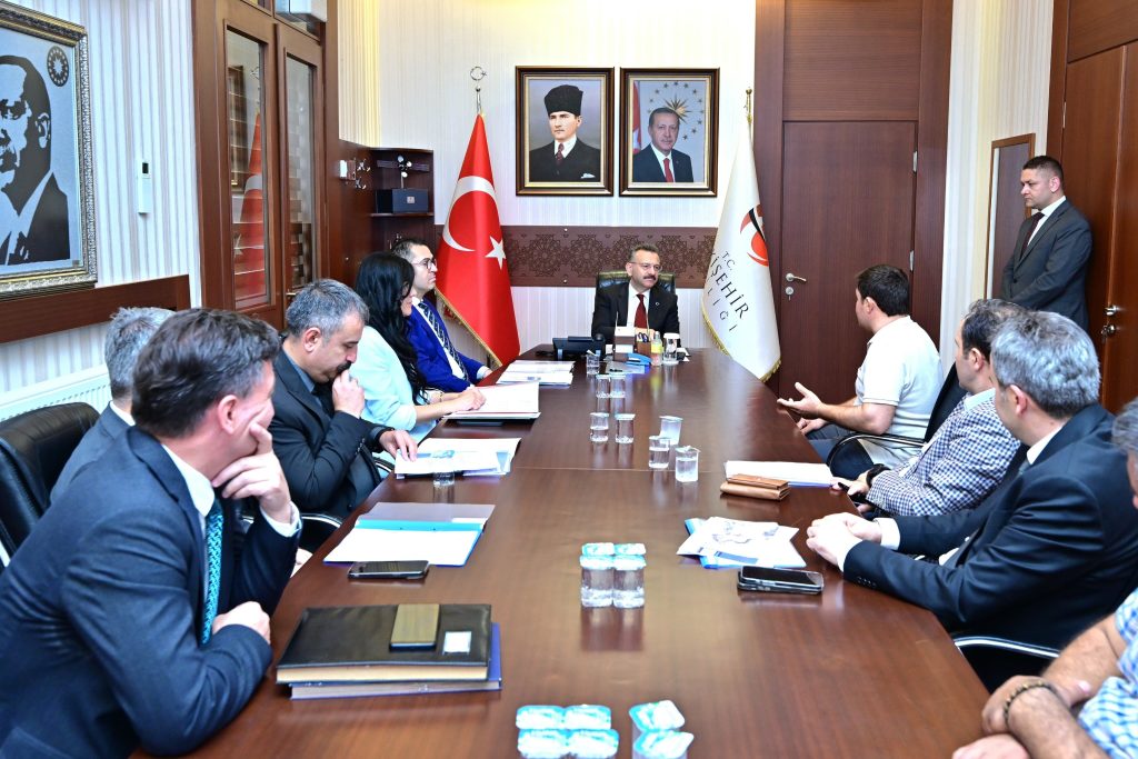 Vali Aksoy, vatandaşlarla Halk Günü’nde buluştu